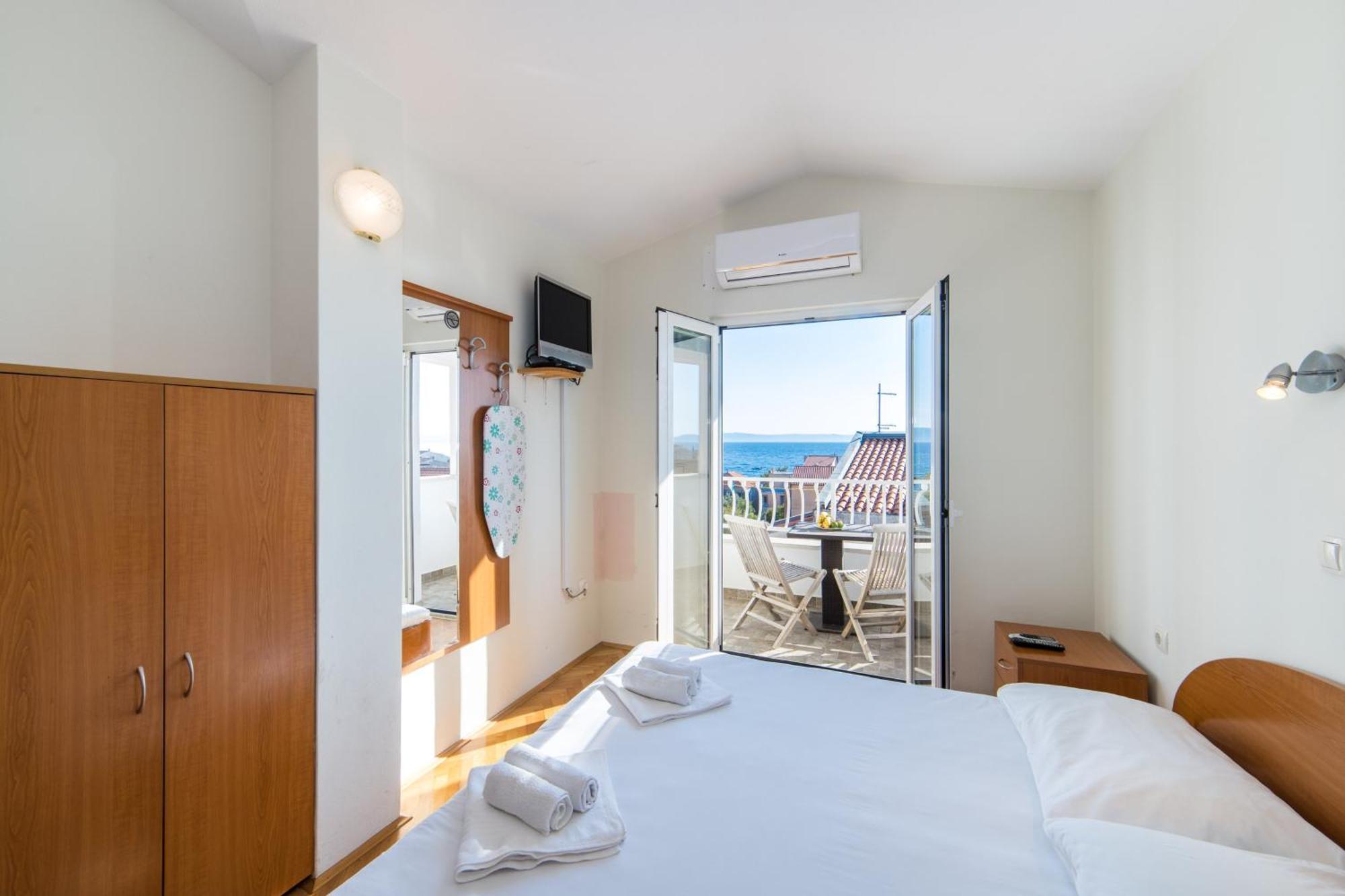 Apartment By The Sea Tucepi, Makarska - 22384 *