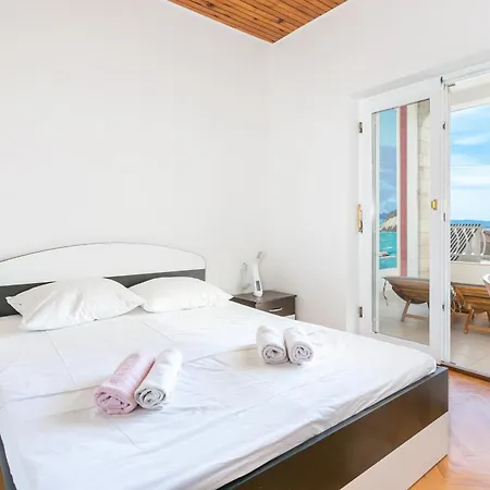 Apartments By The Sea Tucepi, Makarska - 22384 Exterior photo