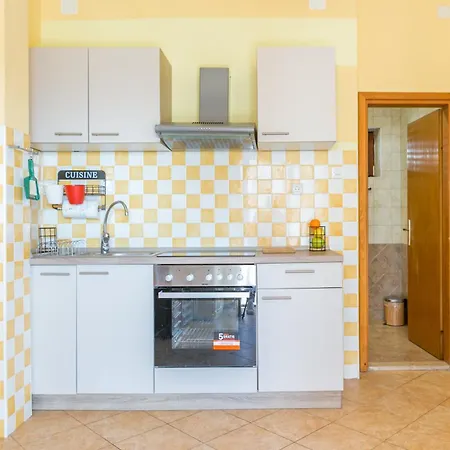 Apartments By The Sea Tucepi, Makarska - 22384 Exterior photo