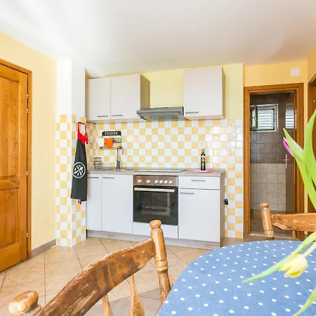 Apartments By The Sea Tucepi, Makarska - 22384 Exterior photo