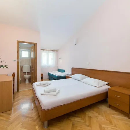Apartments By The Sea Tucepi, Makarska - 22384 Exterior photo