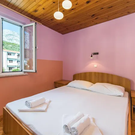 Apartments By The Sea Tucepi, Makarska - 22384 Exterior photo