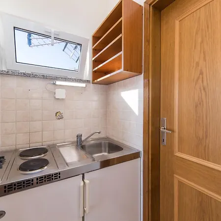 Apartments By The Sea Tucepi, Makarska - 22384 Exterior photo