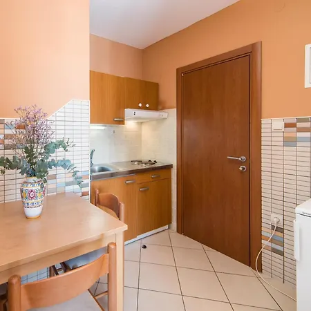 Apartments By The Sea Tucepi, Makarska - 22384 Exterior photo