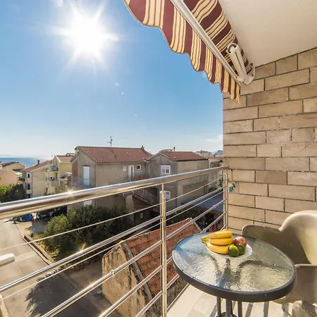 Apartments By The Sea Tucepi, Makarska - 22384 Exterior photo