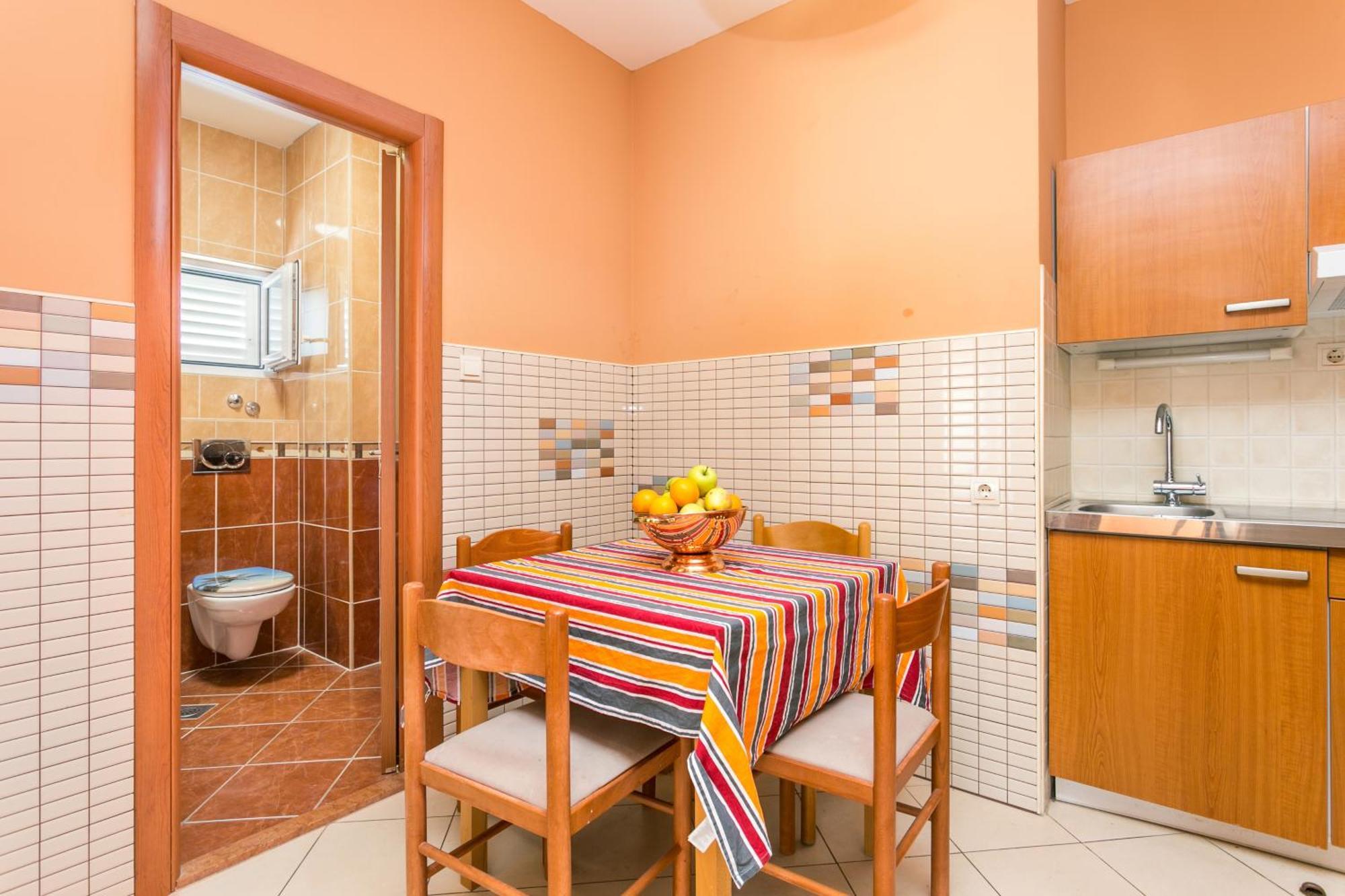 By The Sea Tucepi, Makarska - 22384 Appartement Tučepi
