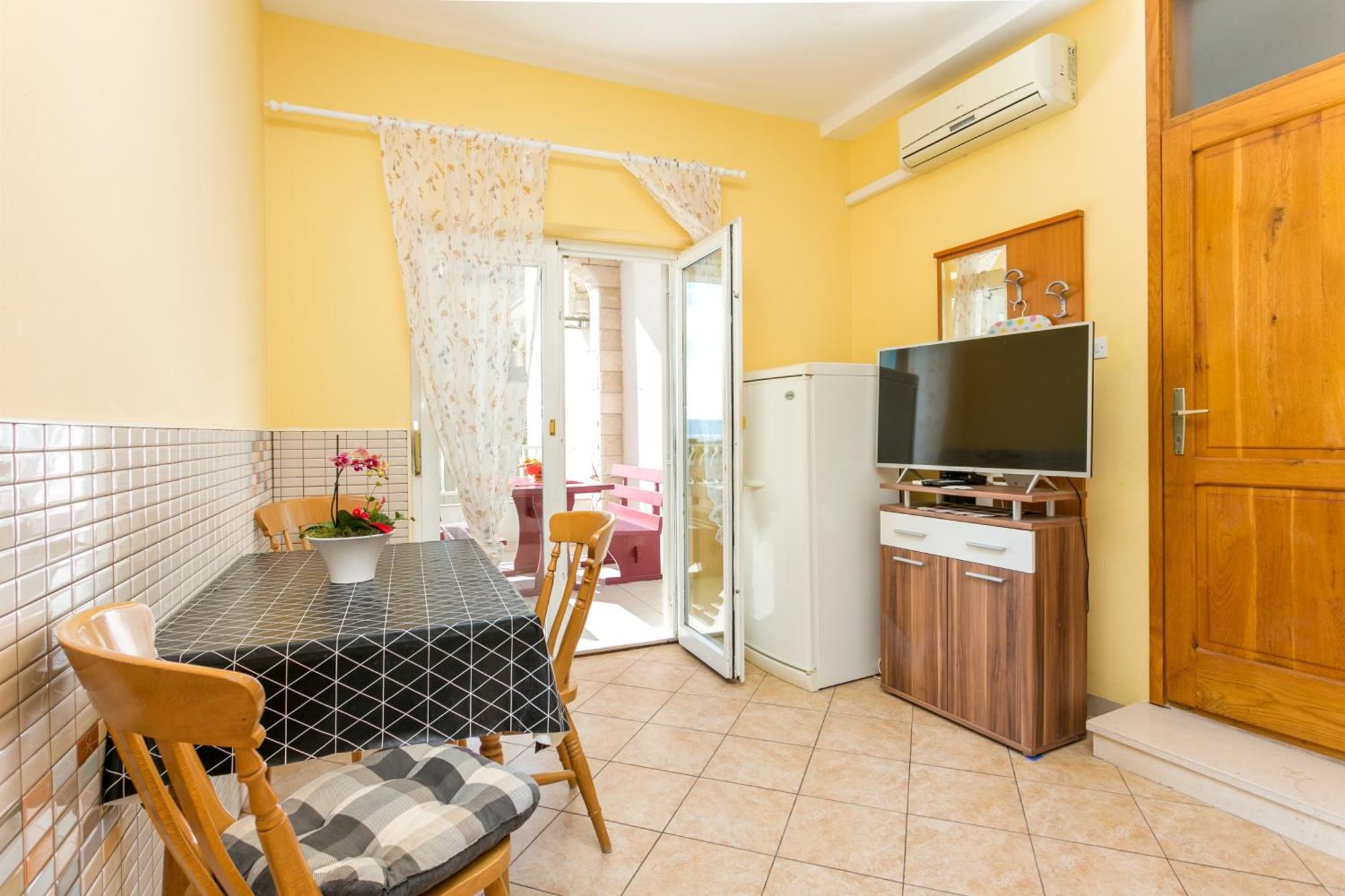 Appartement By The Sea Tucepi, Makarska - 22384 *